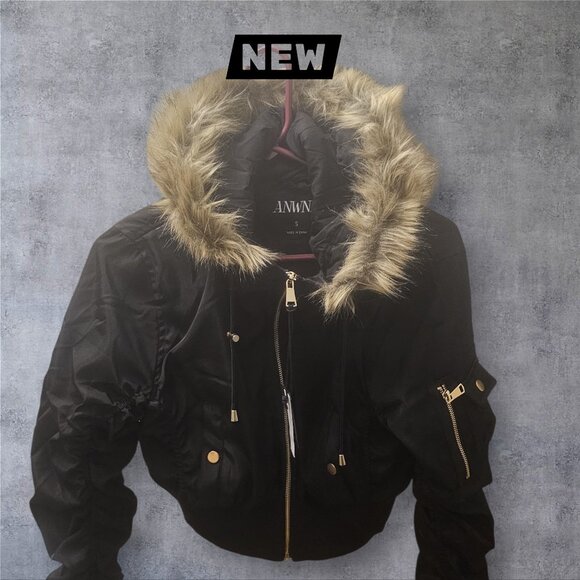 BRAND NEW! Women's Cropped Faux Fur Hooded Jacket - Picture 1 of 6